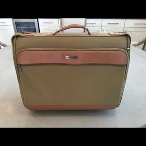 22" HARTMANN VOYAGER GARMENT BAG - SUITER